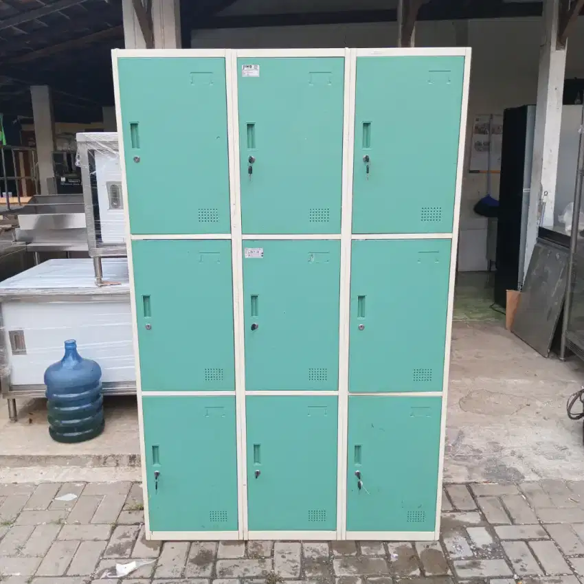 Lemari Loker 9 Pintu