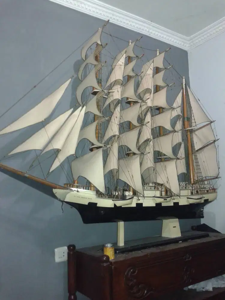 Miniatur perahi phinisi