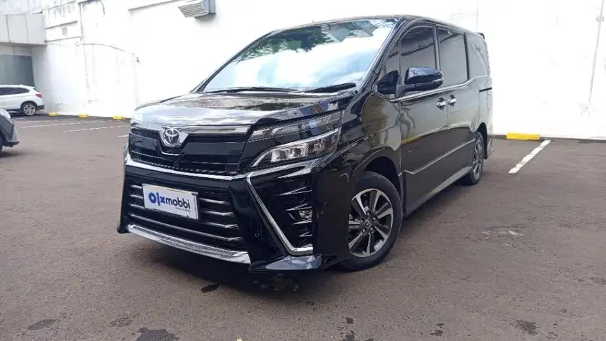 Pajak Panjang TDP 17JT Toyota Voxy 2.0 Bensin-AT 2020 Hitam