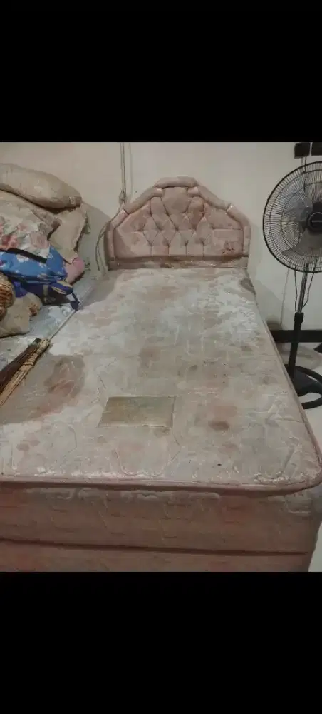 Dijual 2 spring bed bekas ukuran 120cm