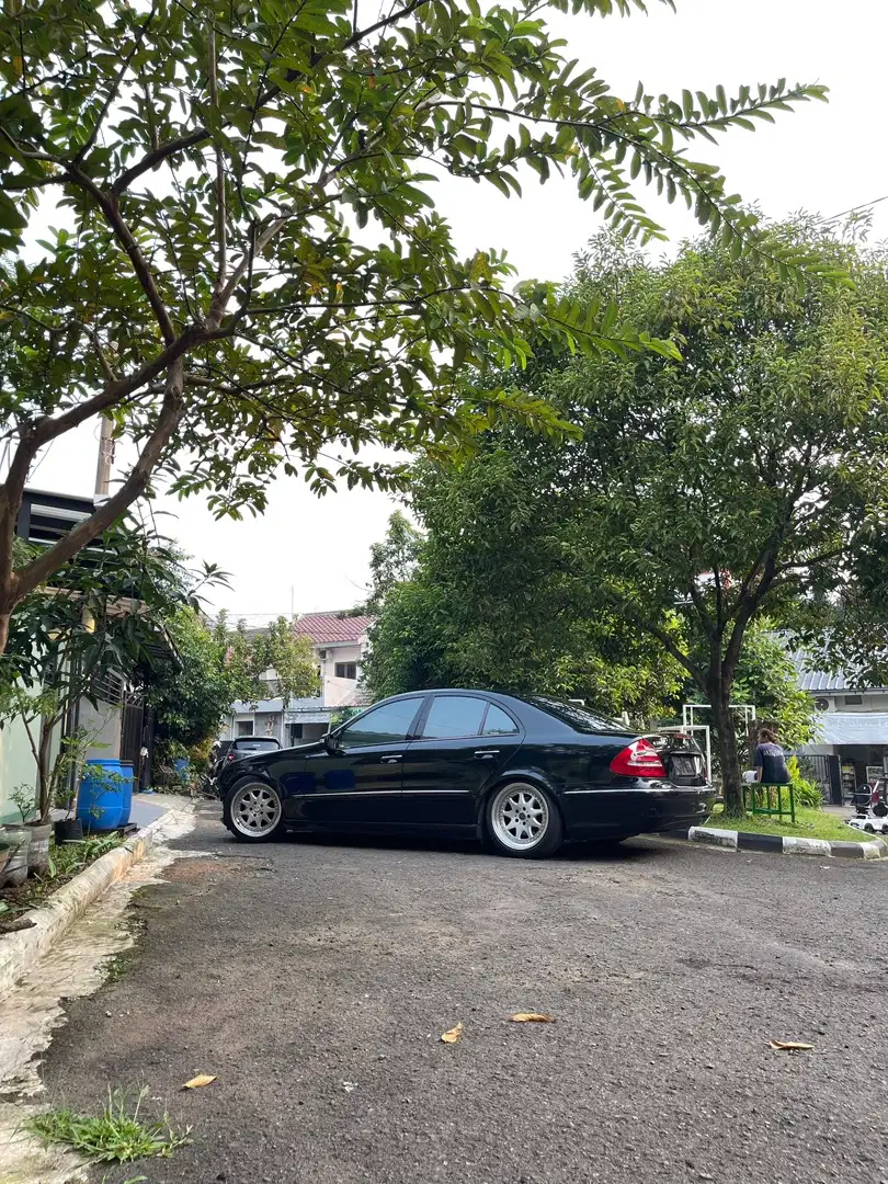 Mercedes-Benz E260 2004 Bensin