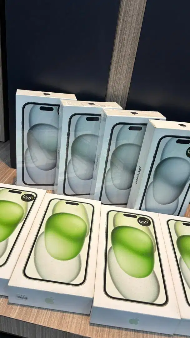 IPHONE 15 128GB GREEN DAN BLACK