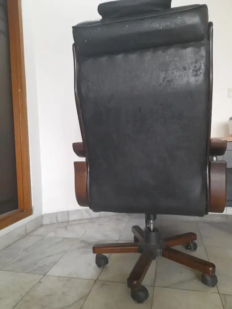 Dijual kursi kantor Direktur kokoh dan bagus