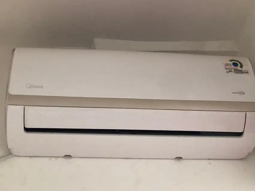 Midea AC inverter 1/2pk