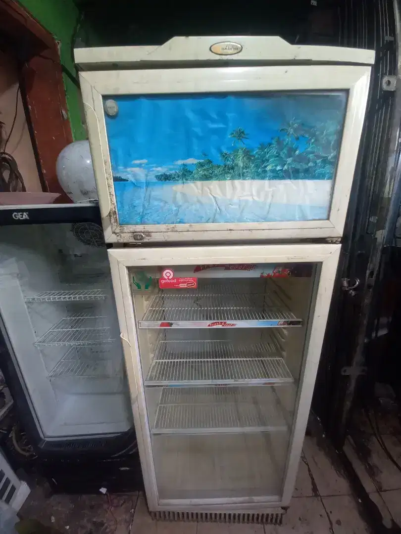 Di jual Shocase plus frezer  normal merk Daichi