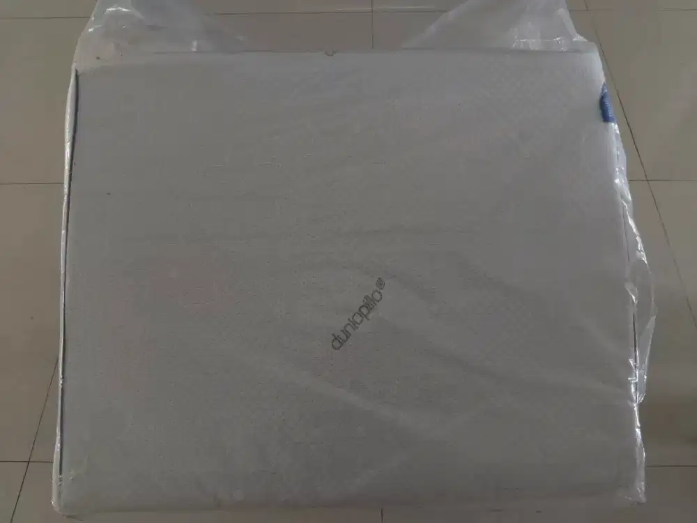 Dunlopillo Bantal Gerd / Asam Lambung 75 x 60 x 30 cm