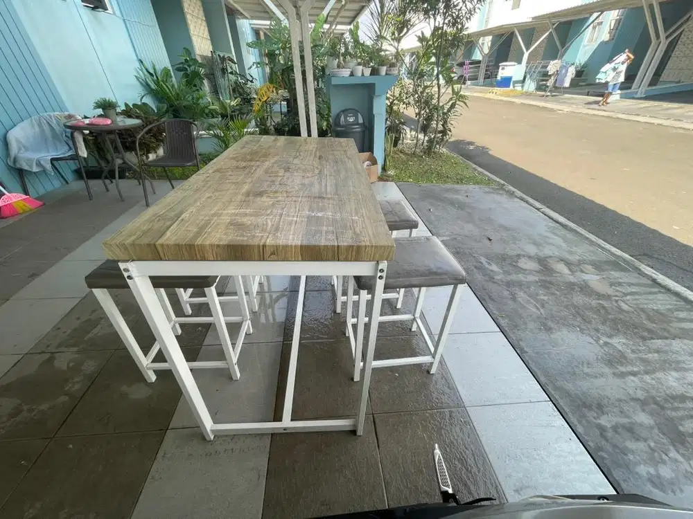 Meja plus kursi 4
