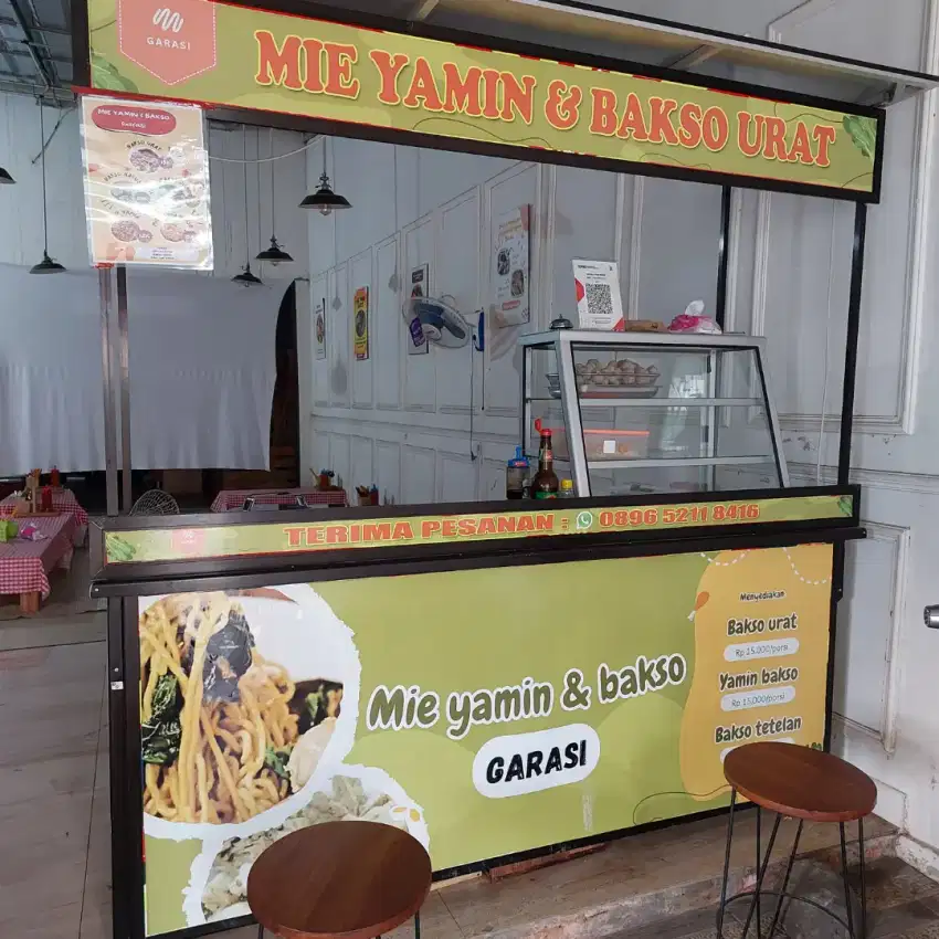 Gerobak dengan etalase