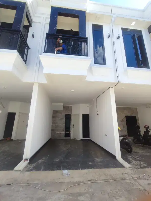 rumah mewah siap huni 3 lantai di Rawasari jakarta pusat