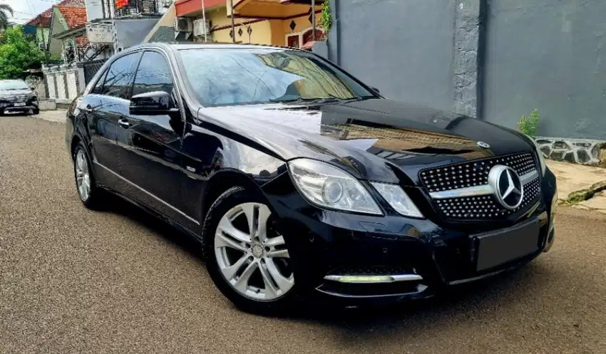 Mercedes Benz E250 Avantgarde Hitam Metalik 2011 No Genap TDP 12 Juta