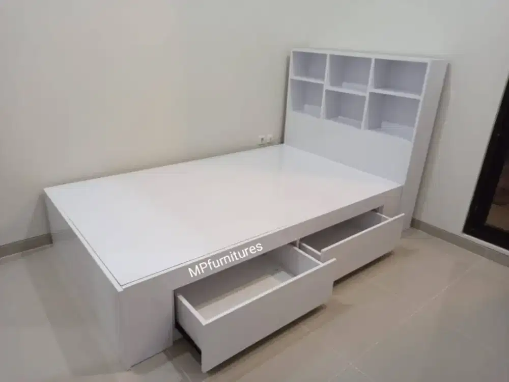 Dipan laci bawah dan sandaran paded kain puff