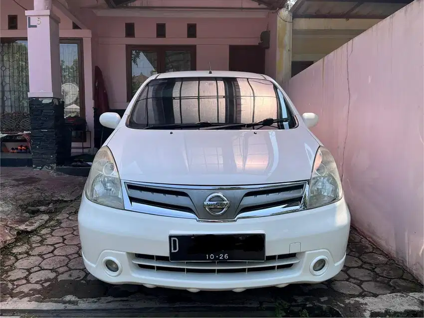 Nissan Grand Livina XV 2011