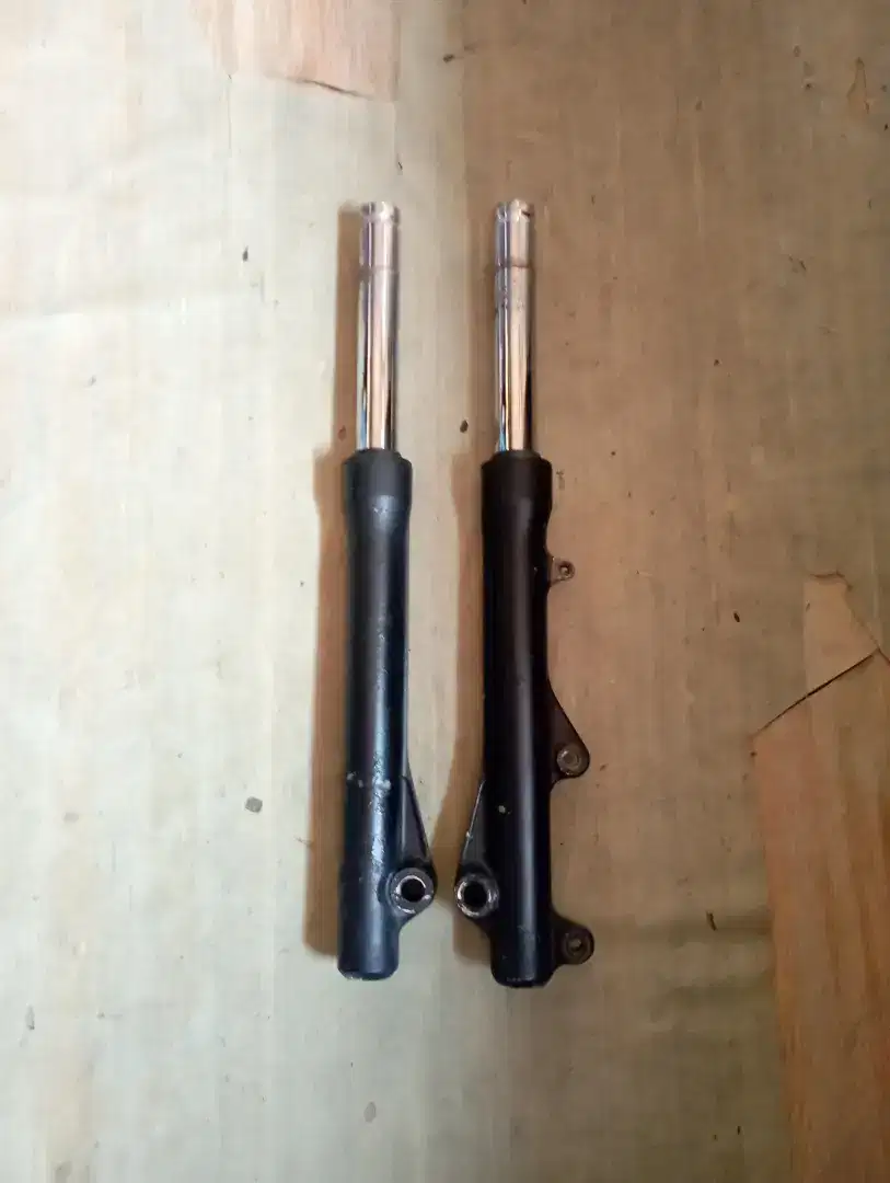 Shock breaker depan Vario 125 LED old ori copotan