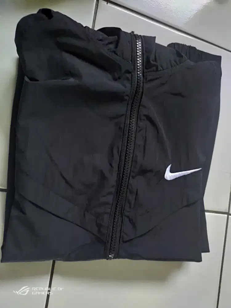 Jaket nike olahraga hitam