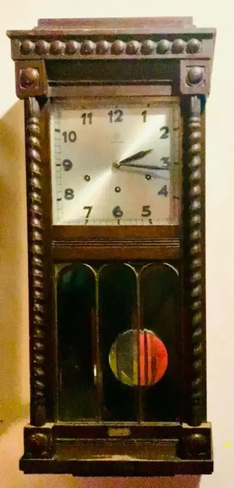 Jam dinding antik Junghans