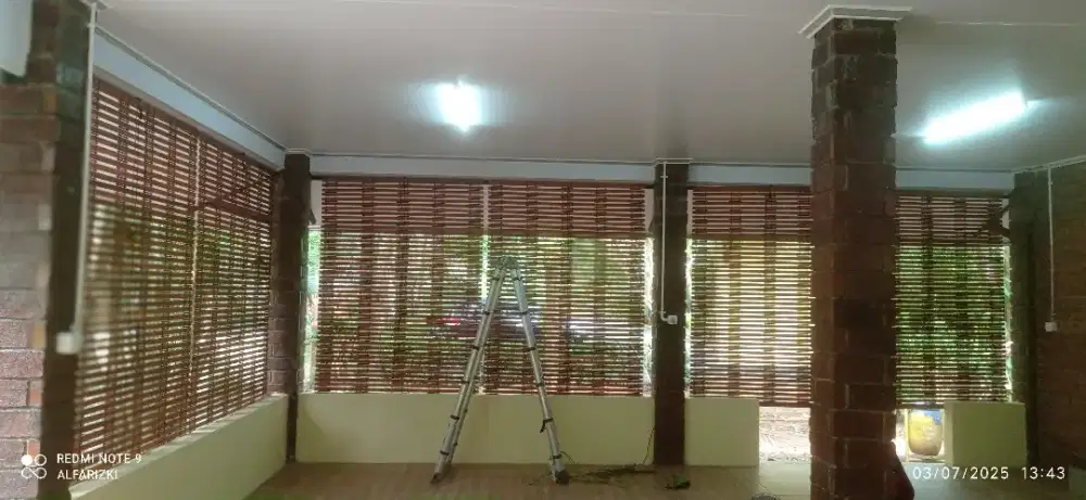 Tirai kerei kayu jati