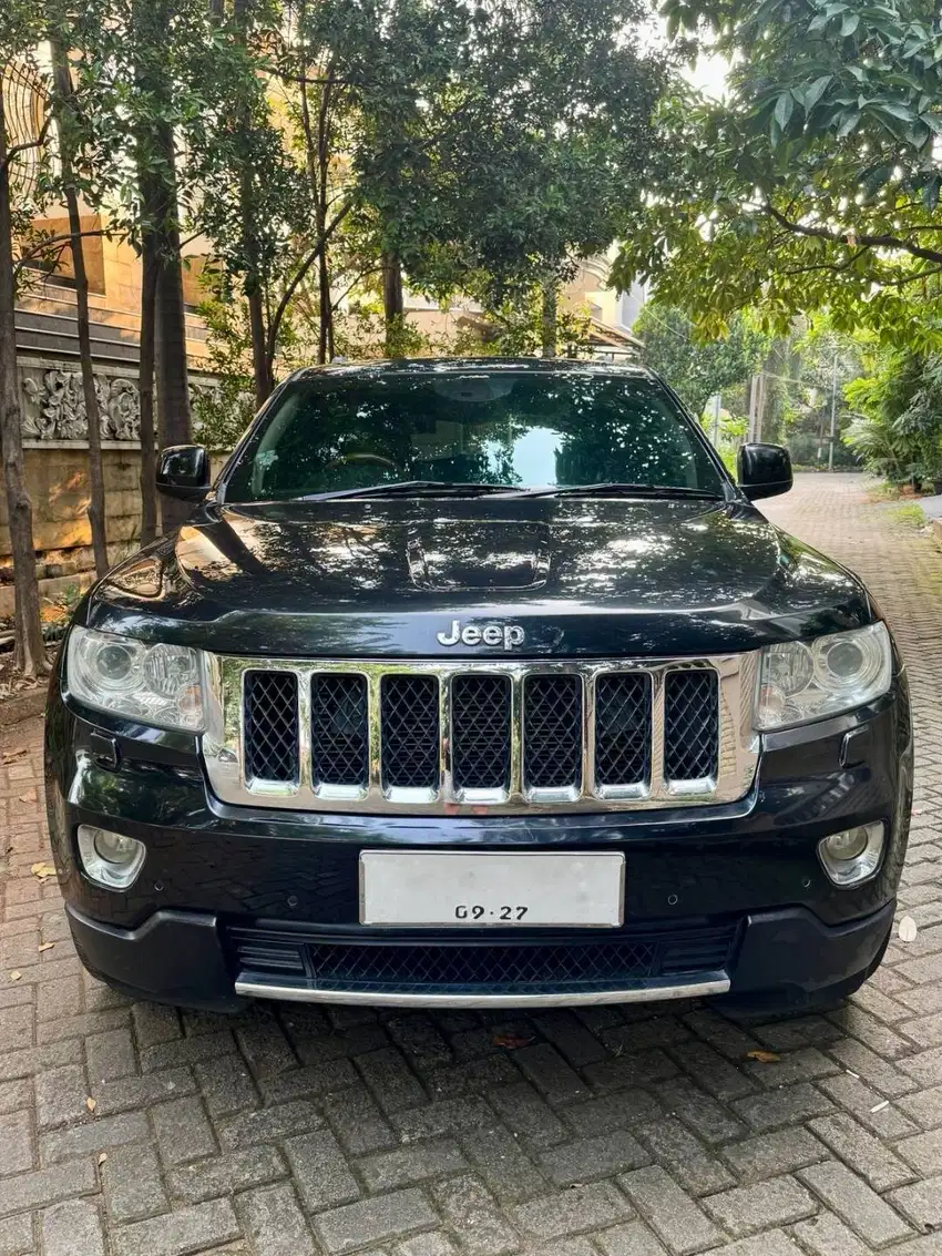 Jeep Grand Cherokee 5.7 v8 4x4 hemi 2012 hitam black grandcherokee rse