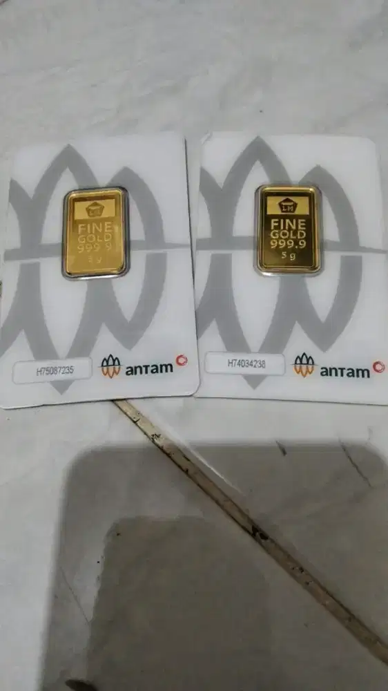 Emas antam logam mulia