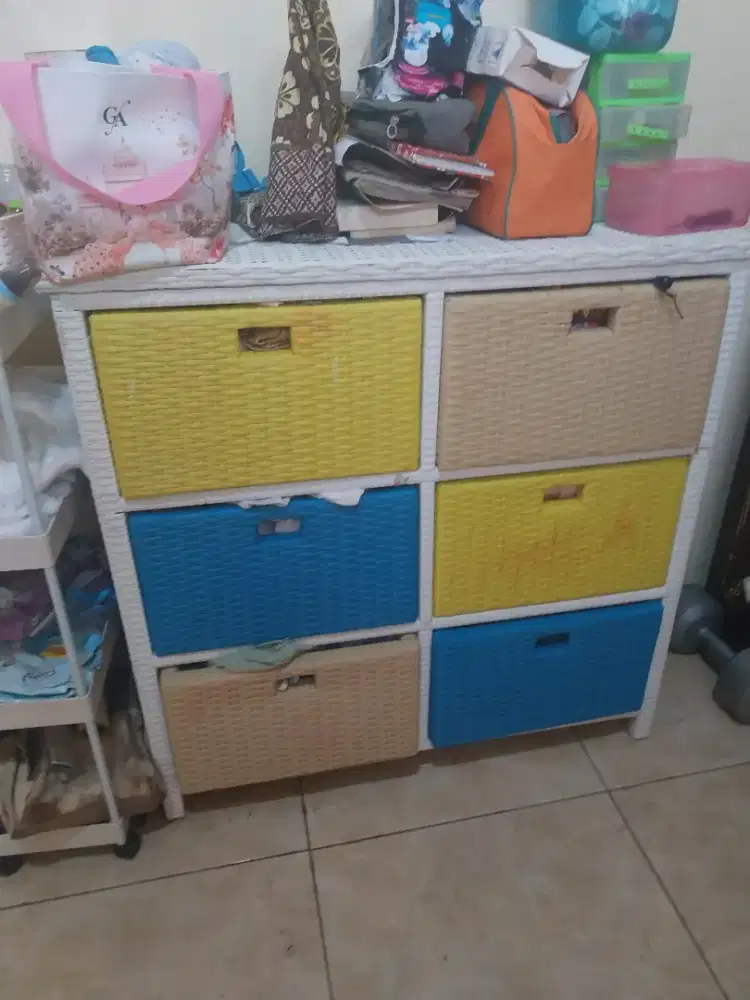 Mau jual Lemari Rotan 6 laci