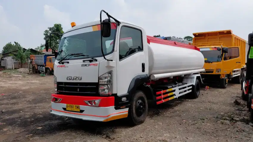 TRUK TANGKI KAPASITAS 10KL ISUZU FRR 90Q 190PS
TAHUN 2014