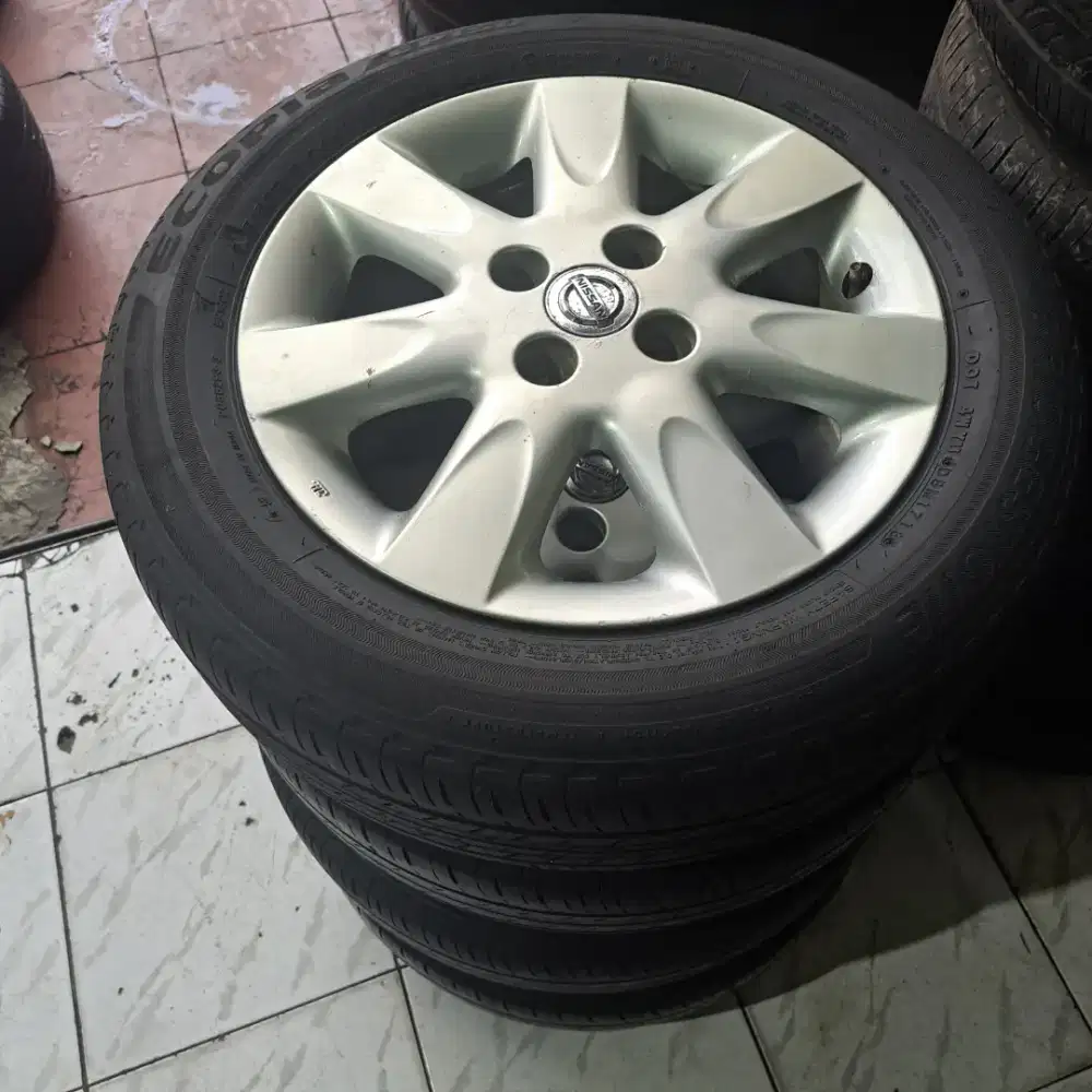 Velg mobil nissan march ring 15 cocok buat mobil datsun