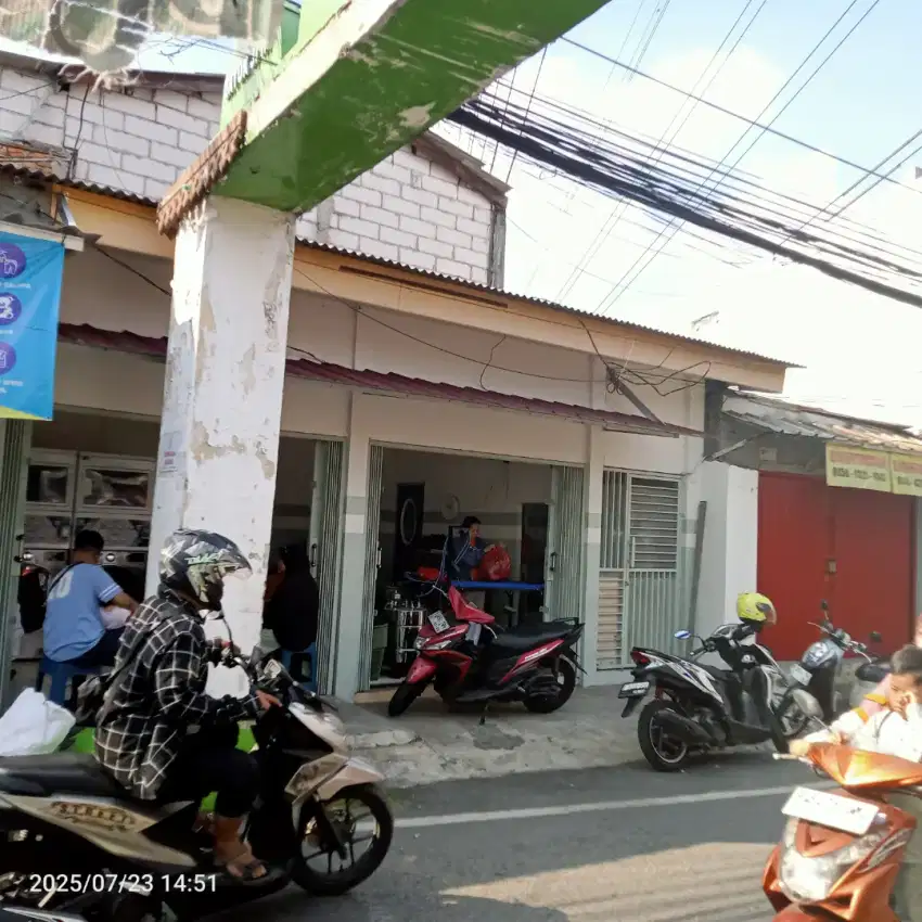 Kios Pinggir jalan Raya condet