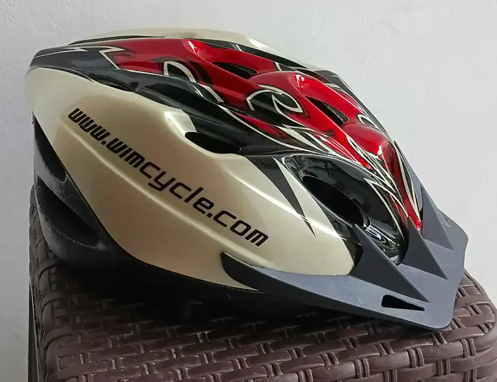 Helm Sepeda Wimcycle Preloved.