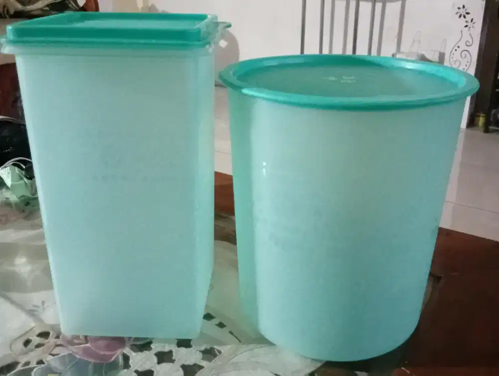 Sweet saver tupperware  second