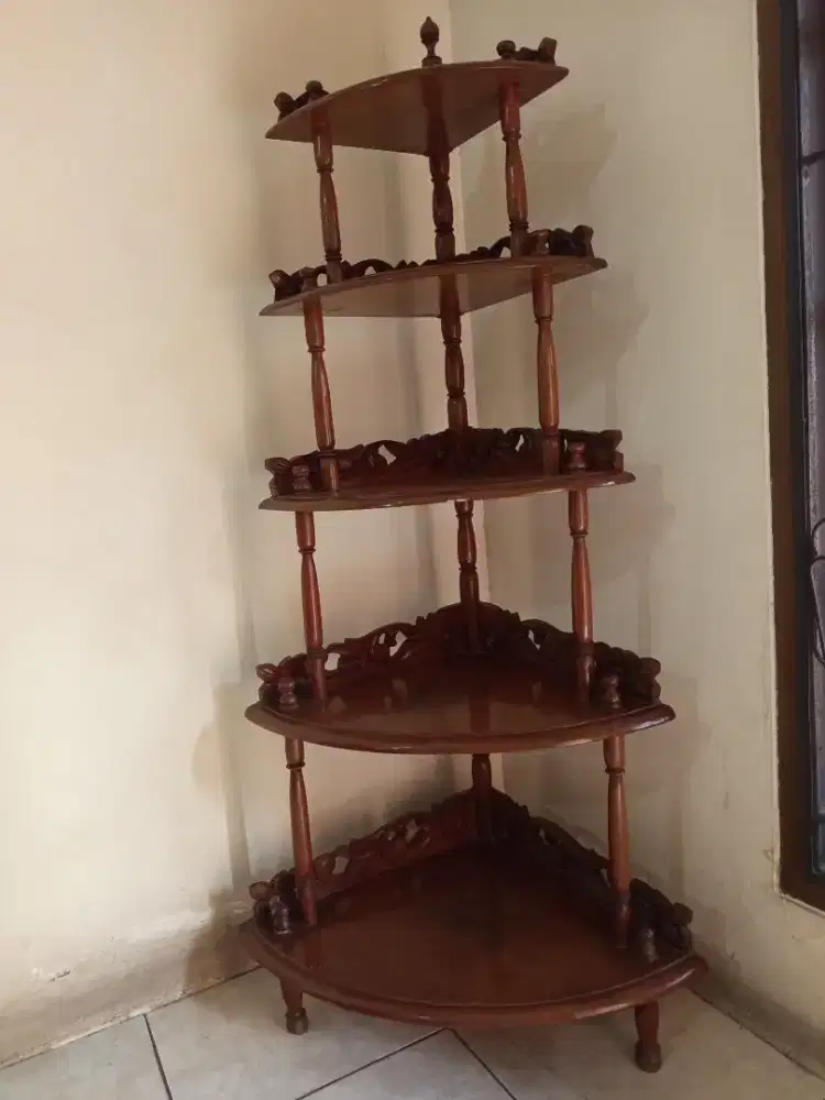 Rak Sudut Hias Antik