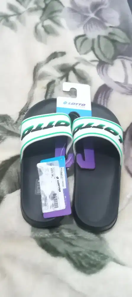 Sendal cowok size 40