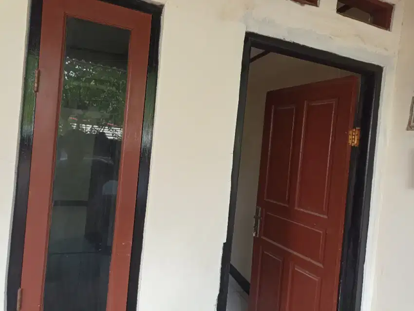 DIKONTRAKAN/DISEWAKAN RUMAH 2 PINTU