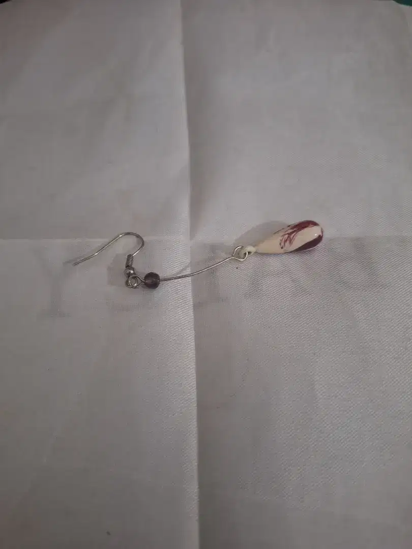 Anting branded 
Warna putih maron 
Limited edition 
Barang terawat 
Pe