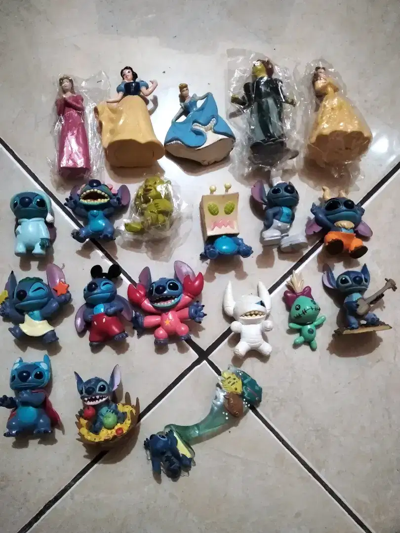 Mainan action figure