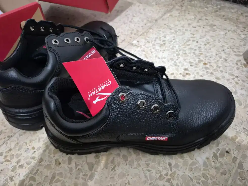 Di jual sepatu safety