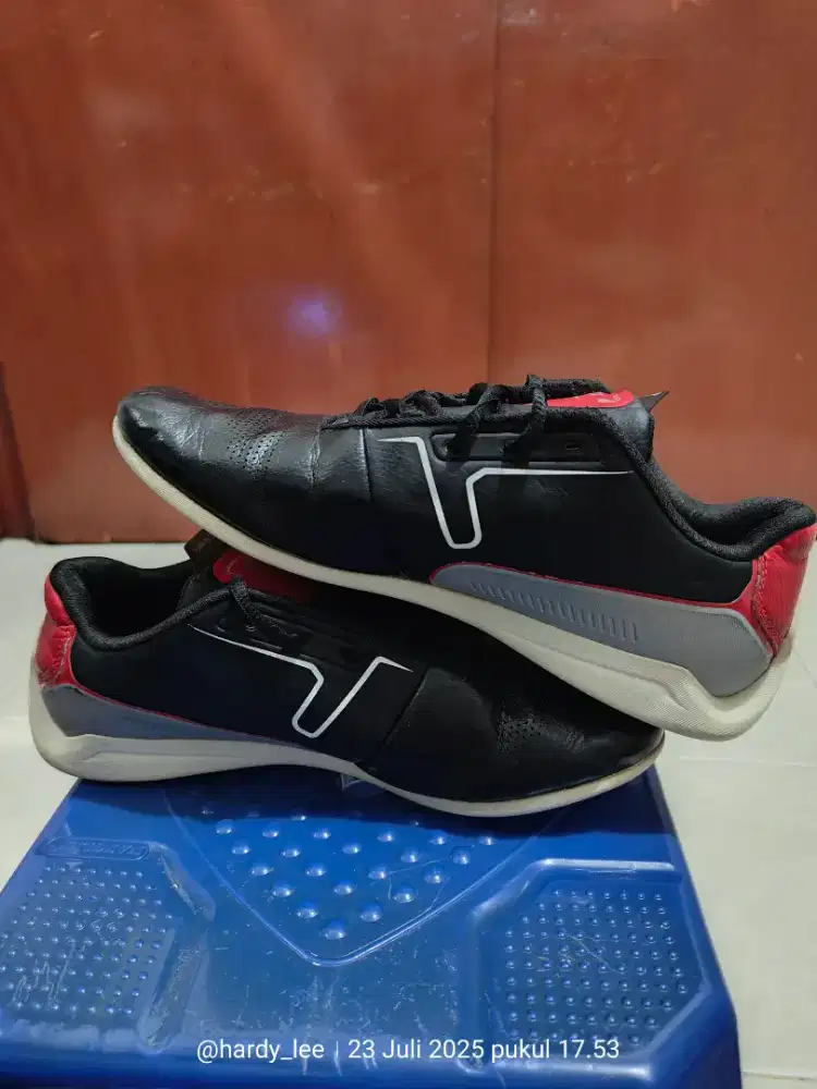 Sepatu Puma kulit