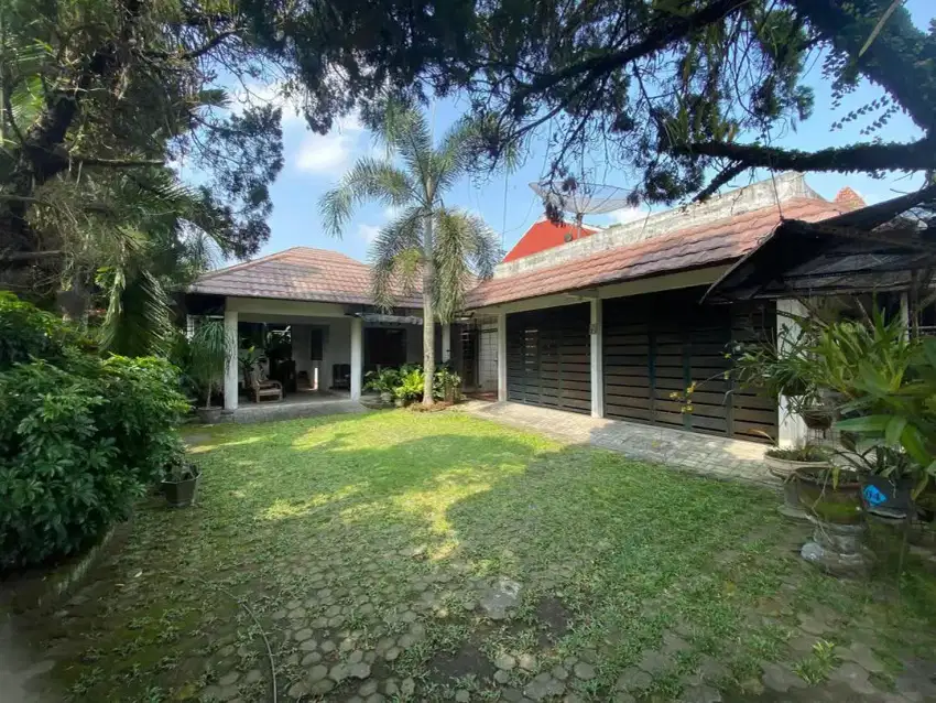 Rumah Klasik Asri dengan Tanah 837 m² di Jalan Kaliurang KM 10