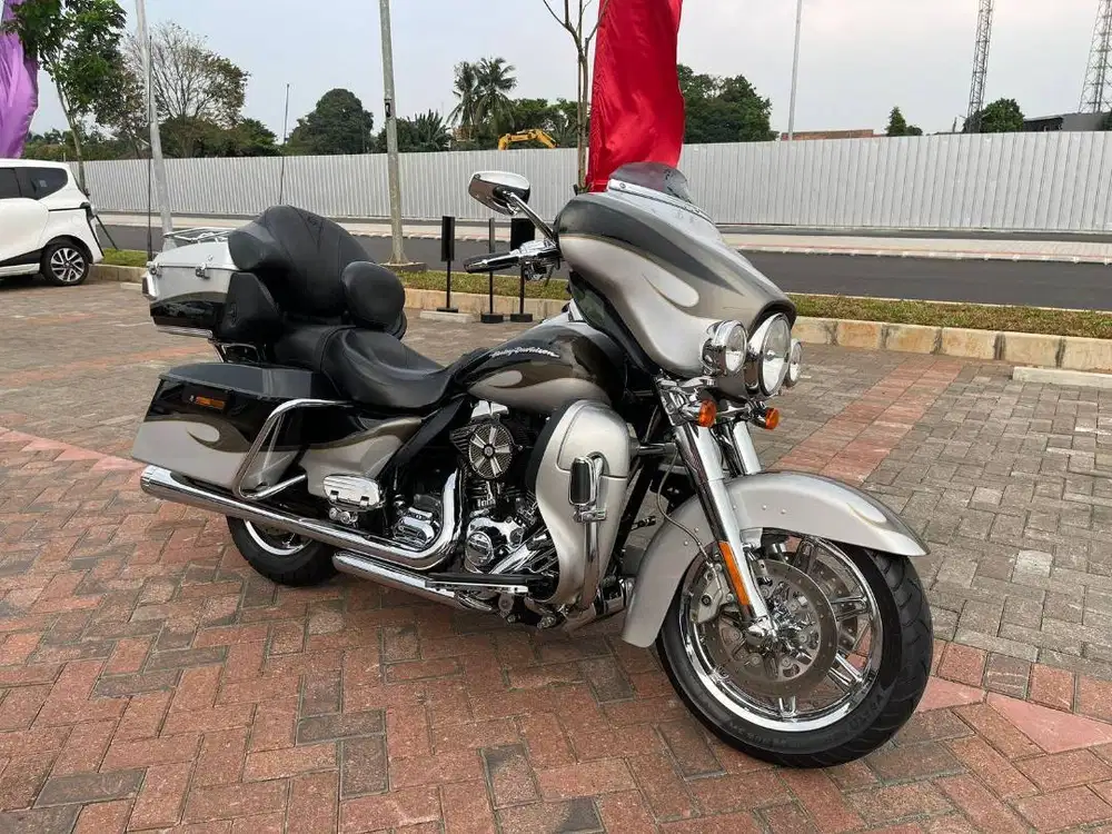 ULTRA CVO 2013 KM6RB