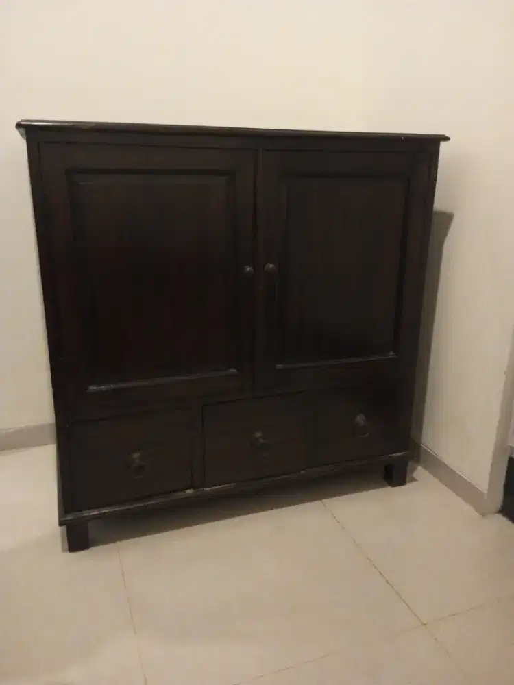 Lemari jati vintage tua