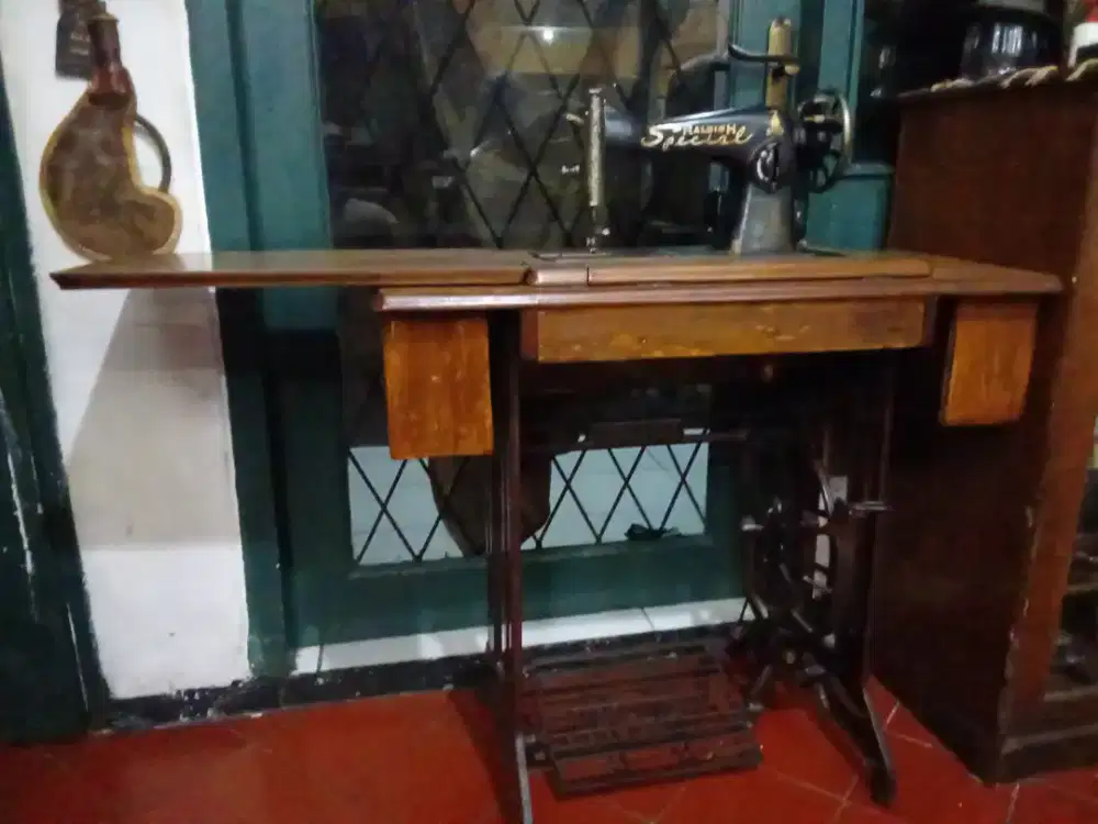 Mesin Jahit Vintage Merk Raleigh Made In England Original  ( Rare )