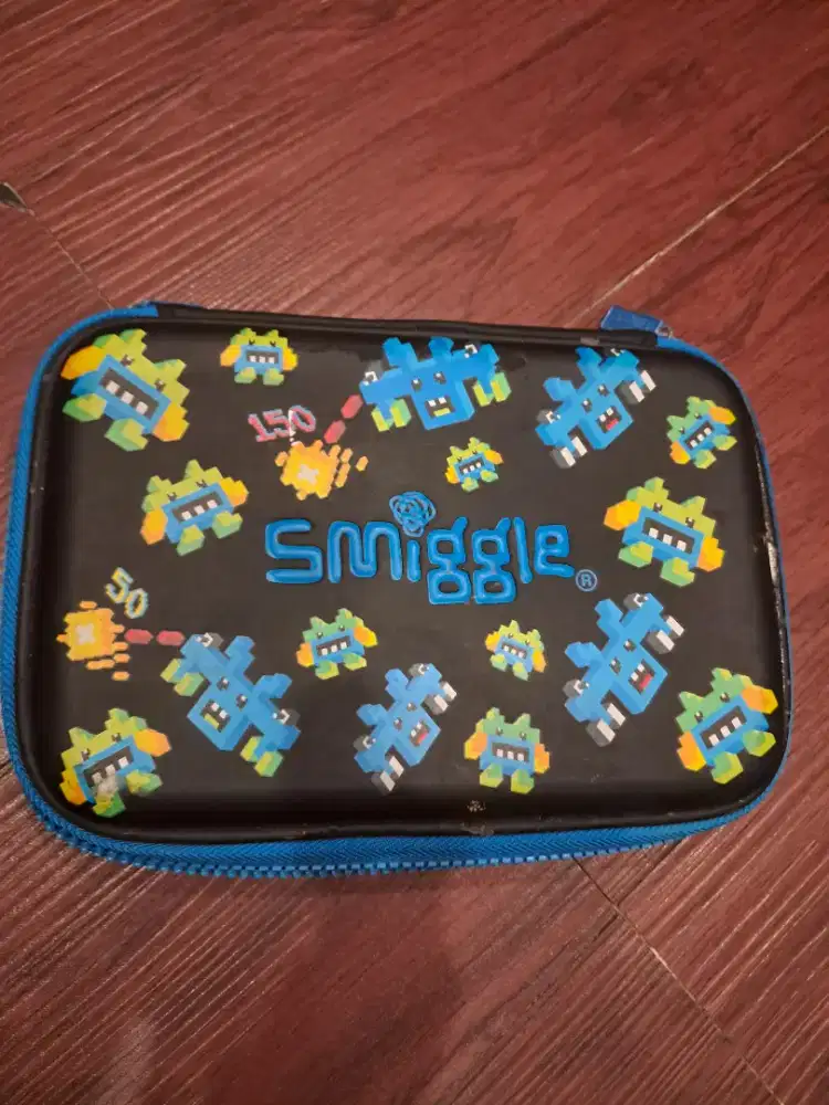Kotak pensil Smiggle