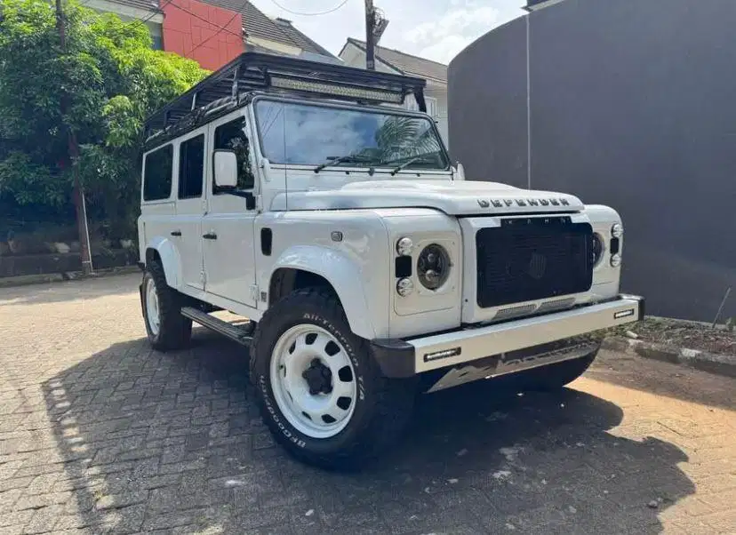 Land Rover Defender Puma 2.2L Puma DTE 110 SW MT