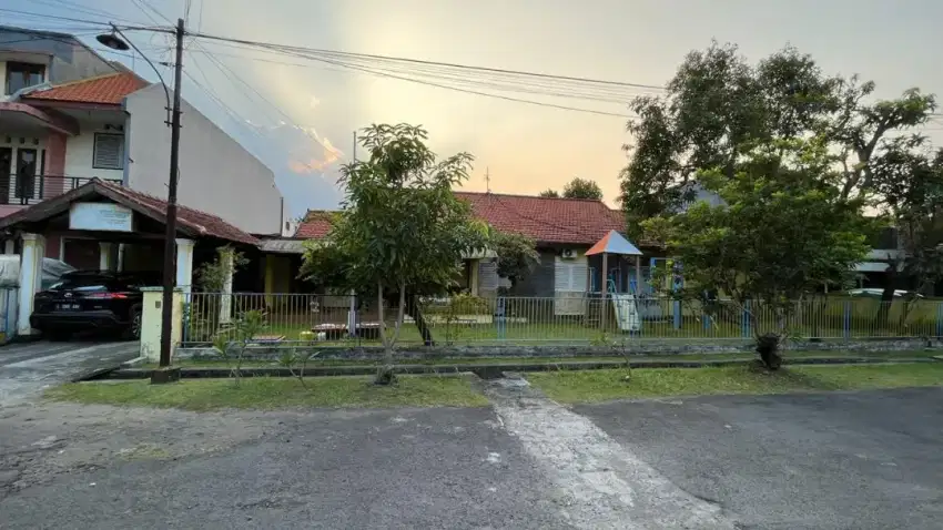 Dijual Rumah Lama Ketintang Tengah – Hitung Tanah, 625 m² Hadap Timur