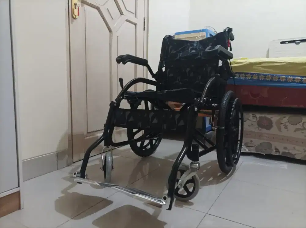 Kursi Roda Semi Travel Lipat Kecil