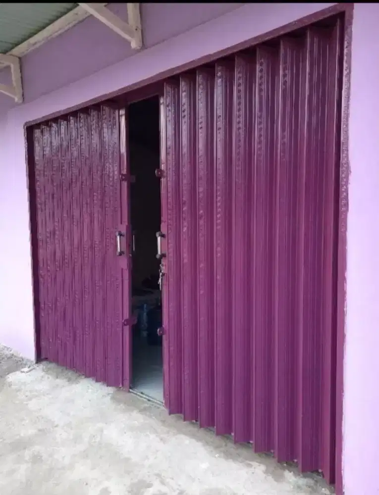 Folding gate galvanis