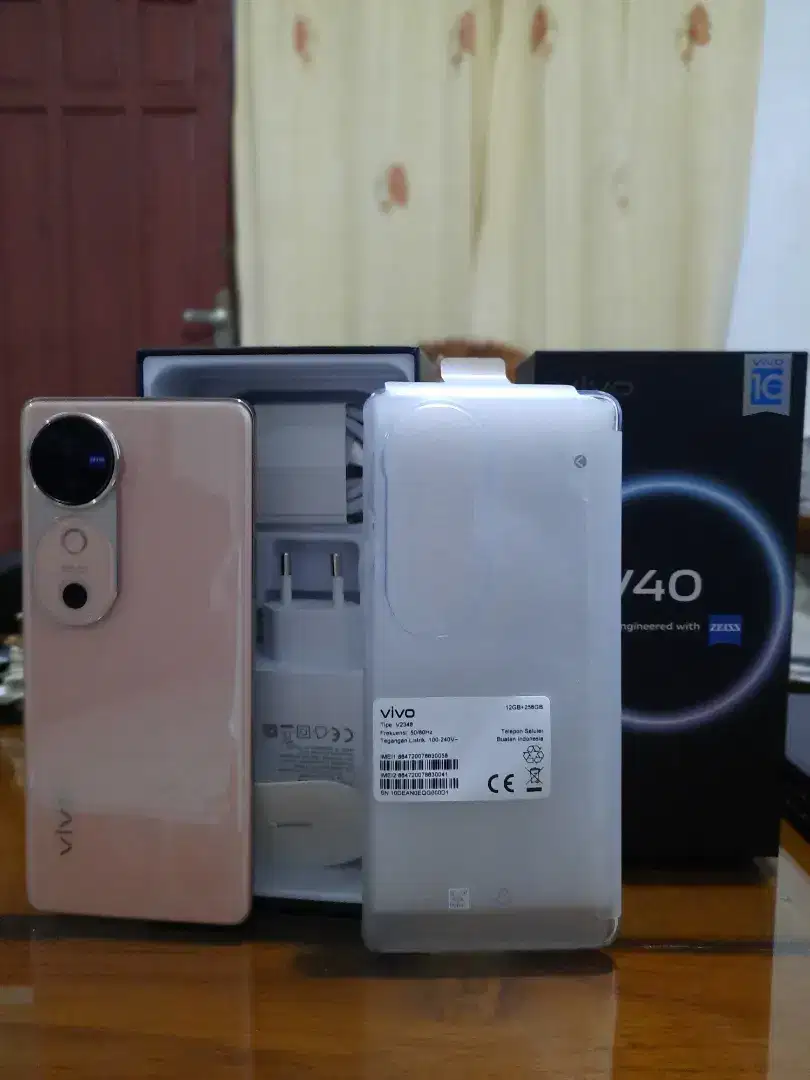 Vivo V40 peach 12/256 GB