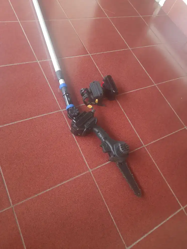 Galah 4 Meter Gergaji Chainsaw Baterai Recharge 21v