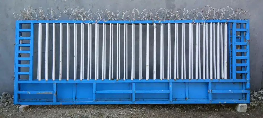 JUAL PINTU BEKAS PORTAL