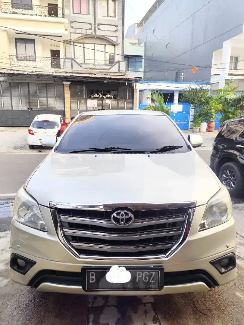 Toyota kijang innova V luxury 2012 2.0 automatic