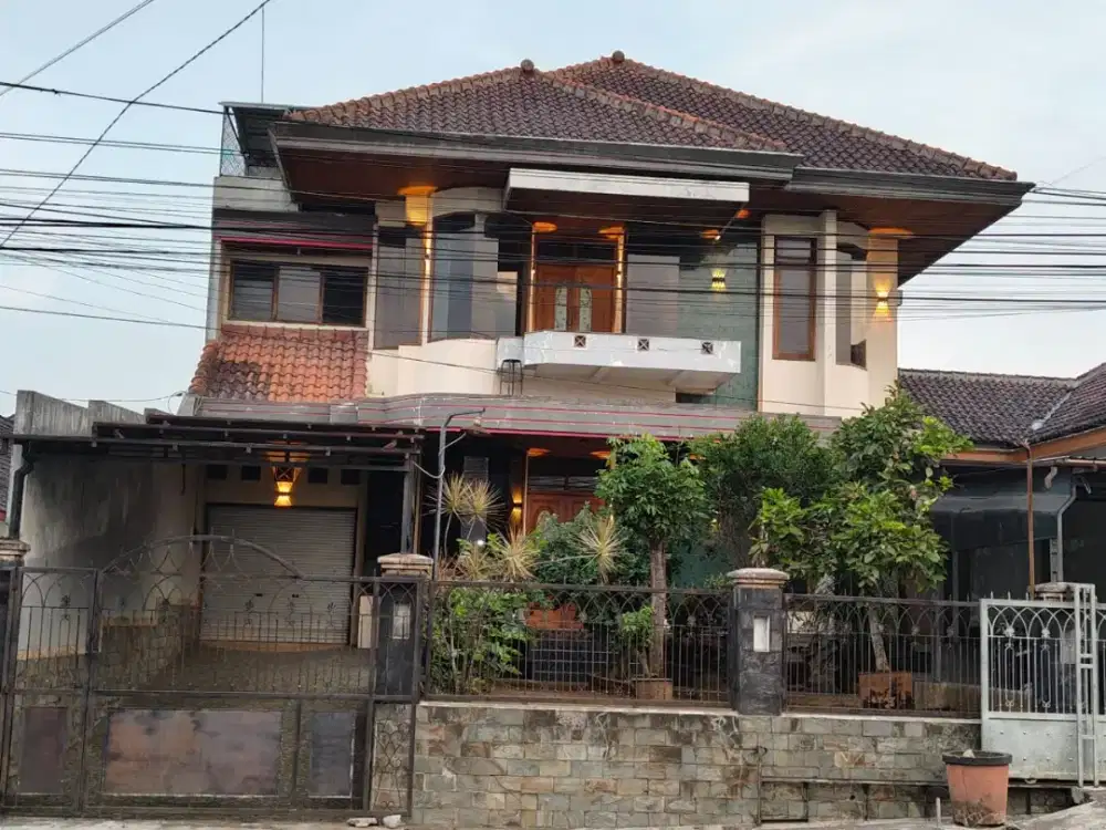 Disewakan rumah pinggir jalan