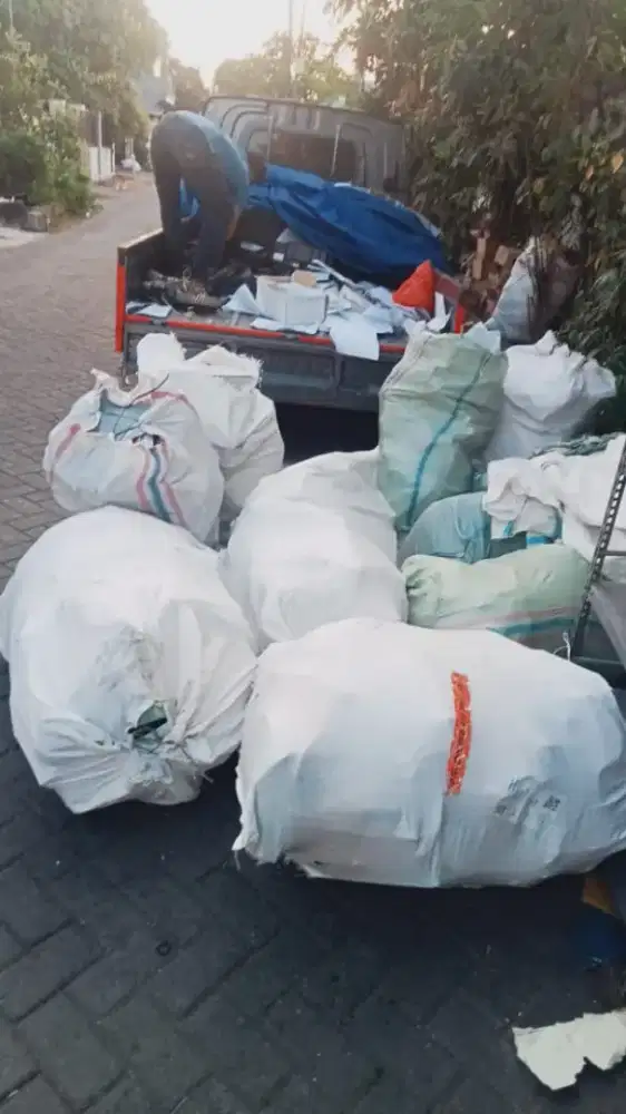 Rombeng jual beli barang bekas